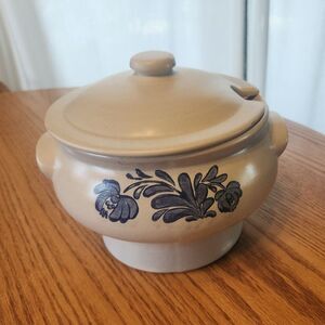 Pfaltzcraft Stoneware soup pot with Blue Yorktown Design